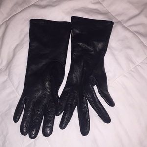 Leather gloves